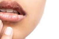 خشکی دهان و روش های درمان آن | خشکی دهان علائم چه بیماری است؟