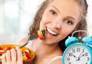 زمان مناسب برای شروع مصرف غذا پس از عمل عصب کشی دندان