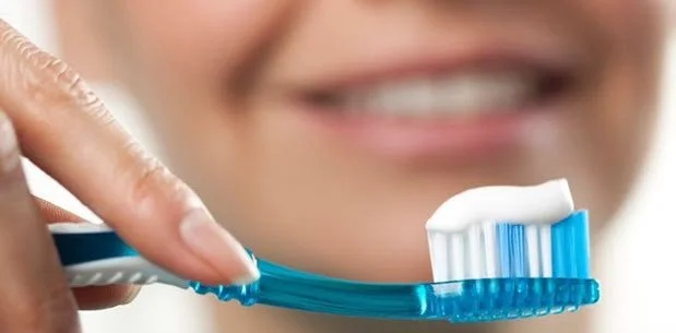راهنمای کامل برای انتخاب بهترین خمیر دندان برای دندان‌های شما